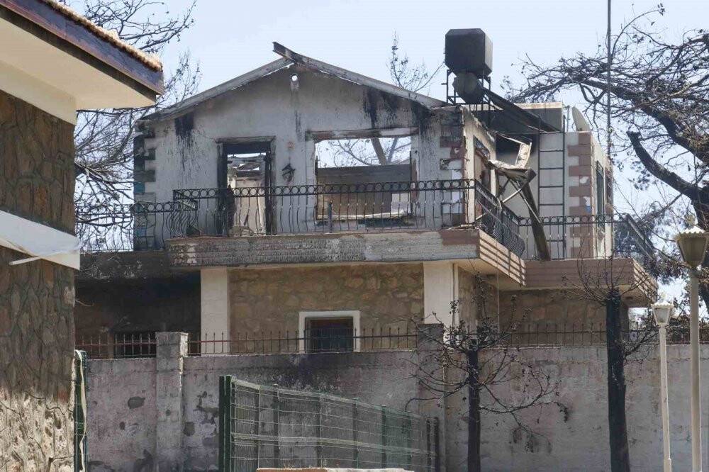 Depremin yıkamadığı evleri yangın yerle bir etti