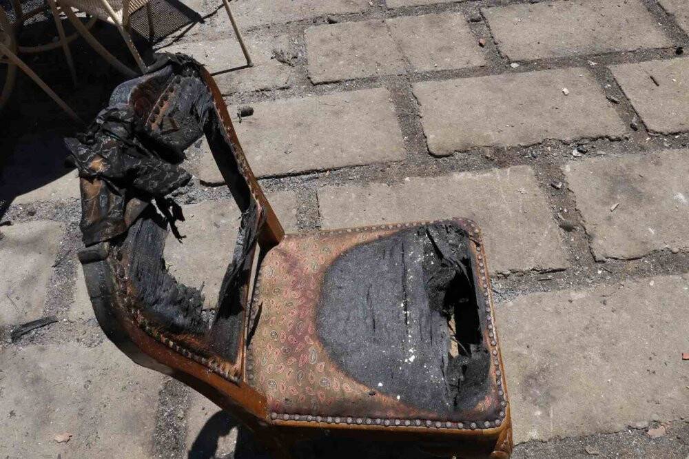 Depremin yıkamadığı evleri yangın yerle bir etti