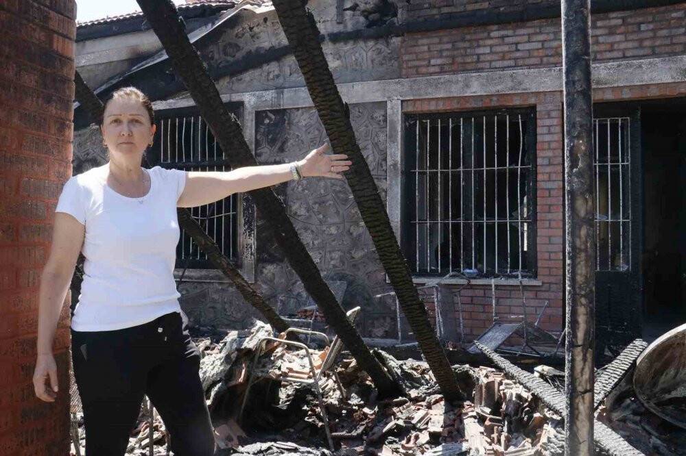 Depremin yıkamadığı evleri yangın yerle bir etti