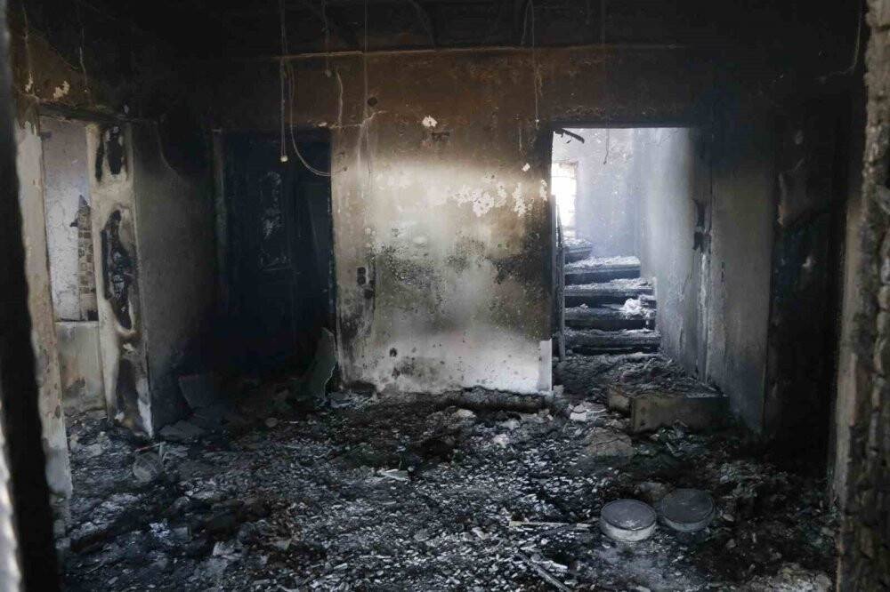 Depremin yıkamadığı evleri yangın yerle bir etti