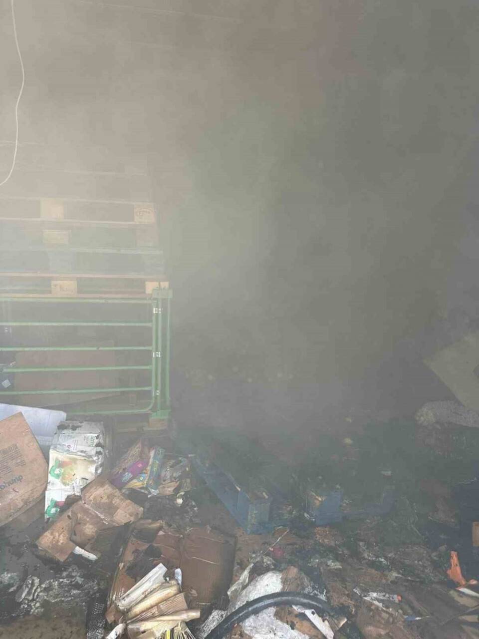 Zincir markette çıkan yangın korkuttu