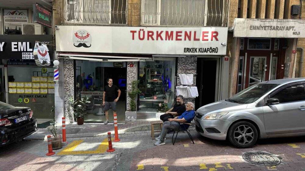 İkinci kattan üzerine kedi düştü o anlar kamerada