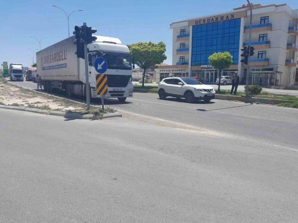 Konya'da tır, otomobile çarptı: 3 yaralı