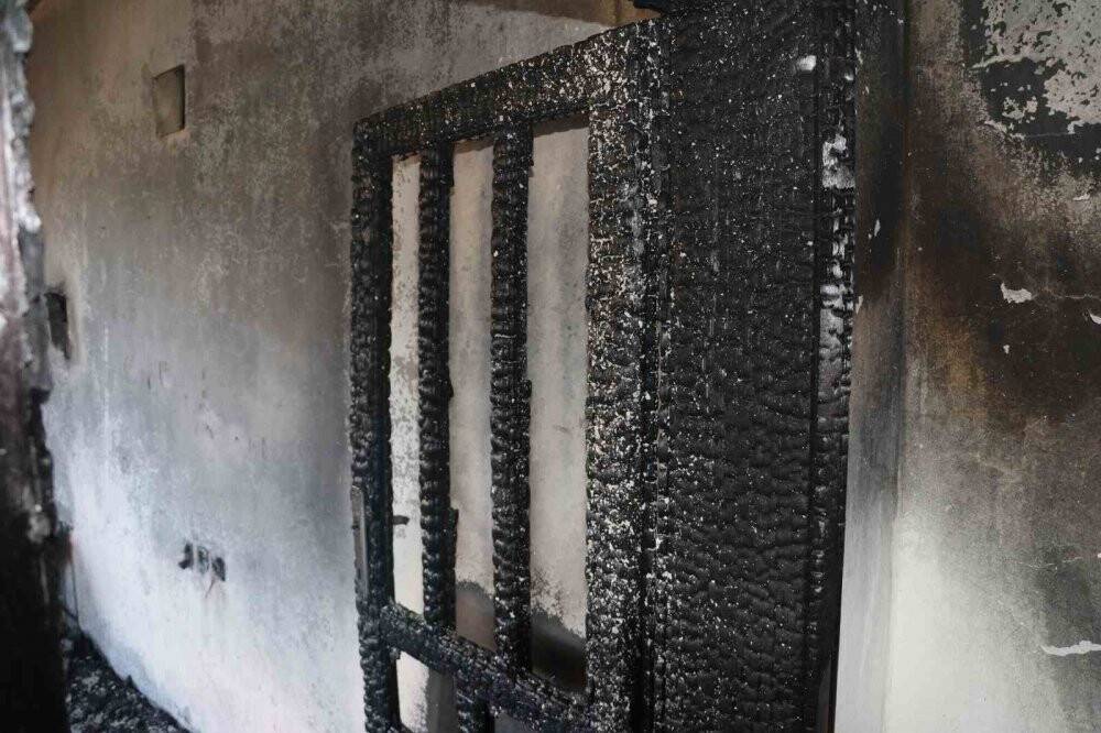 Üç katlı binada korkutan yangın