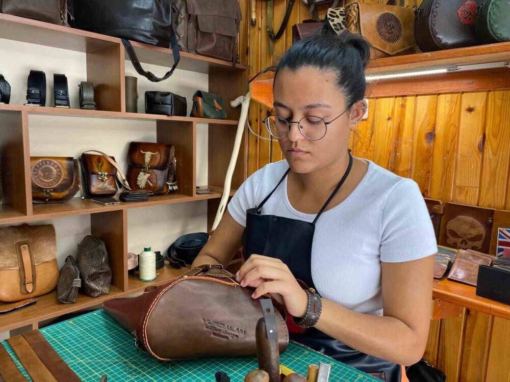 19 yaşında kendi atölyesini açtı