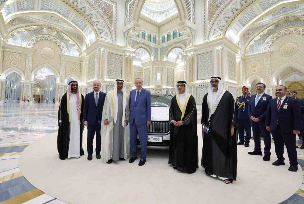 Cumhurbaşkanı Erdoğan BAE Devlet Başkanı Al Nahyan’a Togg hediye etti.