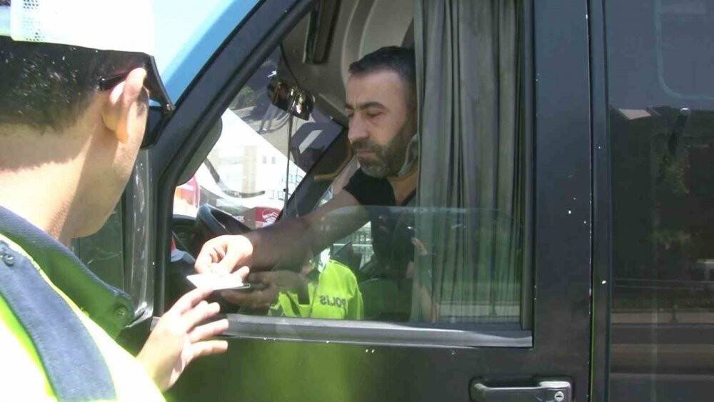 'göbeğim var’ diyen minibüs şoförü cezadan kaçamadı