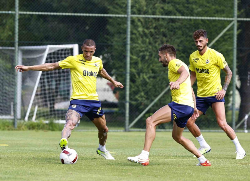 Fenerbahçe’de Rodrigo Becao, ilk antrenmanına çıktı