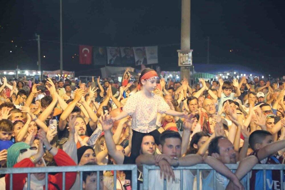 Karadeniz coşkusunu yaşamak isteyenler bu şenliğe akın etti
