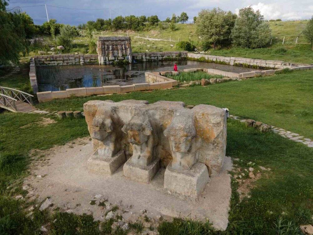 Konya'da bulunan tarihi anıtın dünyada benzeri yok!