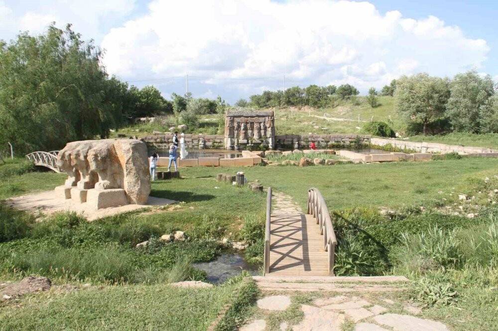 Konya'da bulunan tarihi anıtın dünyada benzeri yok!