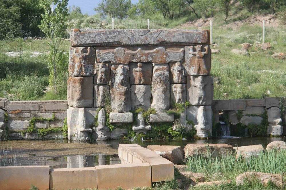 Konya'da bulunan tarihi anıtın dünyada benzeri yok!