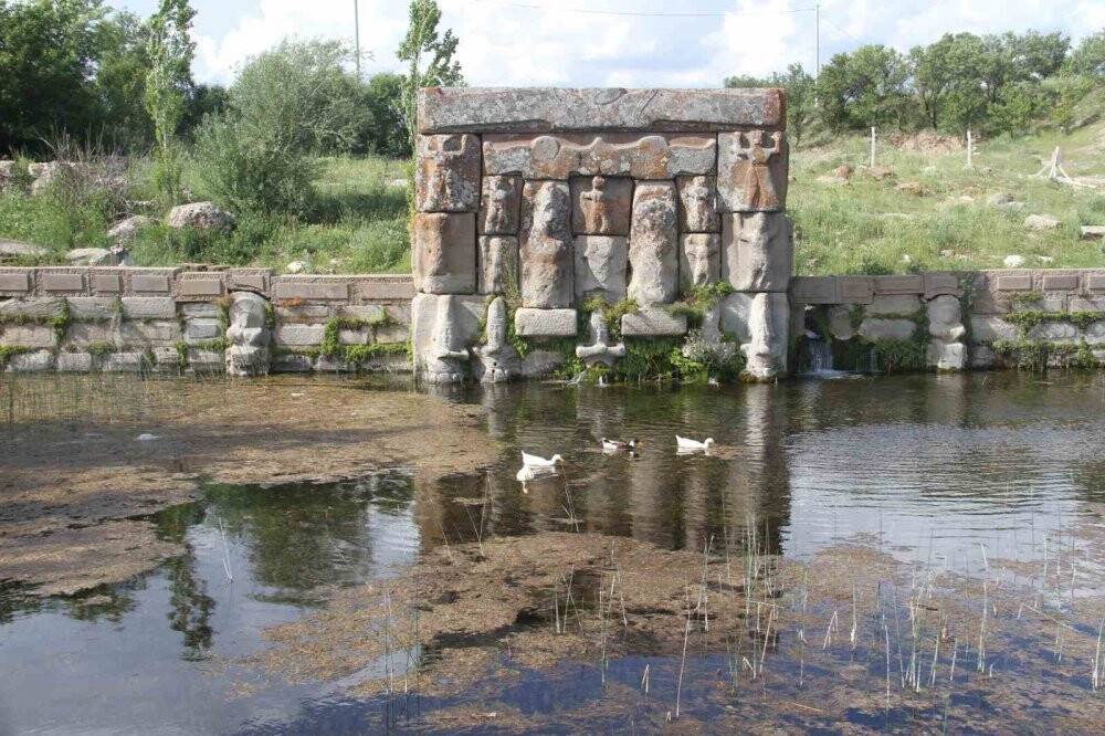 Konya'da bulunan tarihi anıtın dünyada benzeri yok!