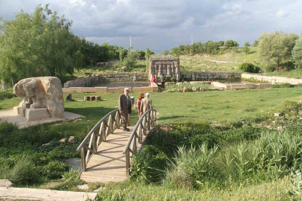 Konya'da bulunan tarihi anıtın dünyada benzeri yok!