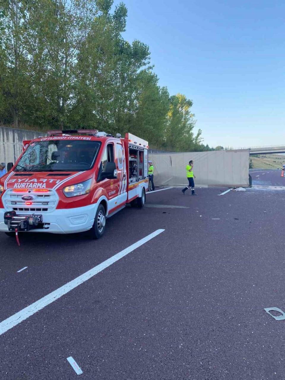 Yalova’da otobüs ile tır çarpıştı: 1 ölü, 4 yaralı