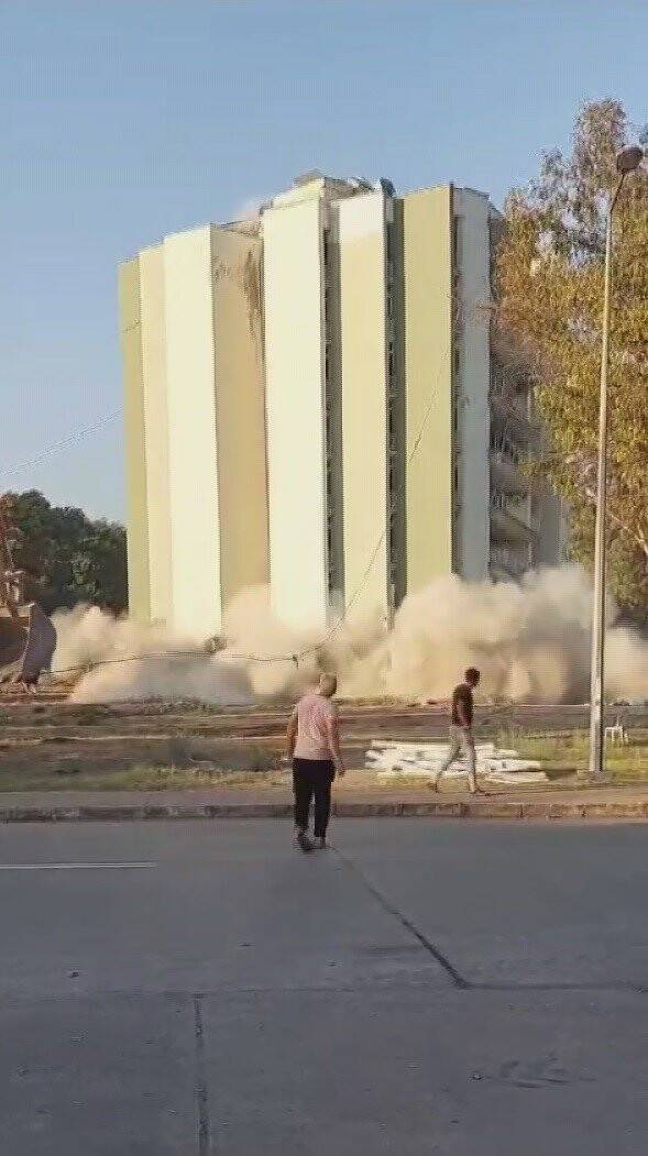 10 katlı bina çelik halatlarla yıkıldı