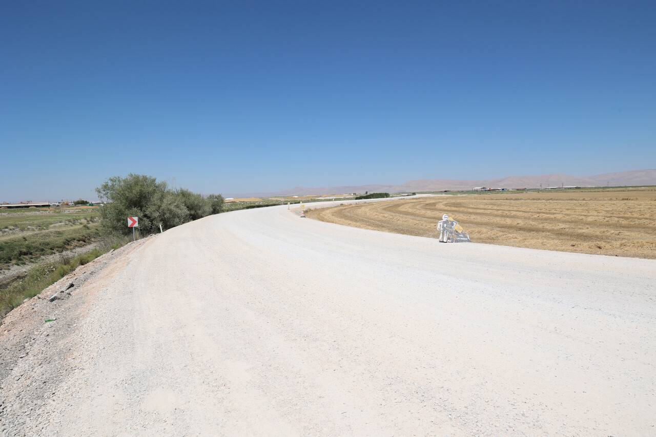 konya-buyuksehir-75-kmlik-sakyatan-karakaya-yolunda-standardi-yukseltiyor-3.jpg
