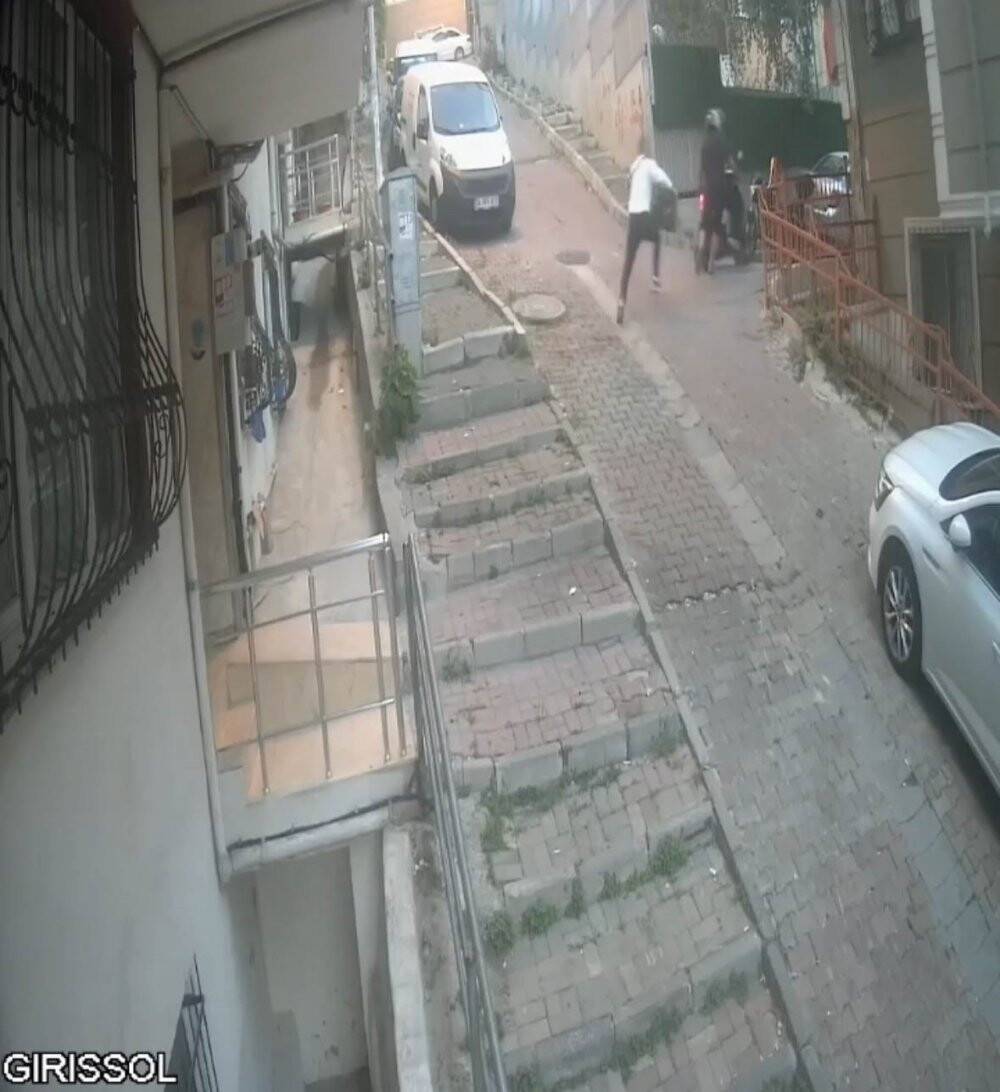 Kapkaççılar çıkmaz sokağa girince şoke oldu