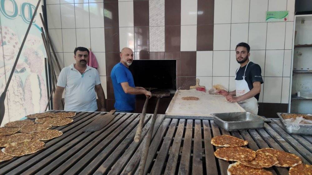 Kavurucu sıcaklarda zorlu mesai