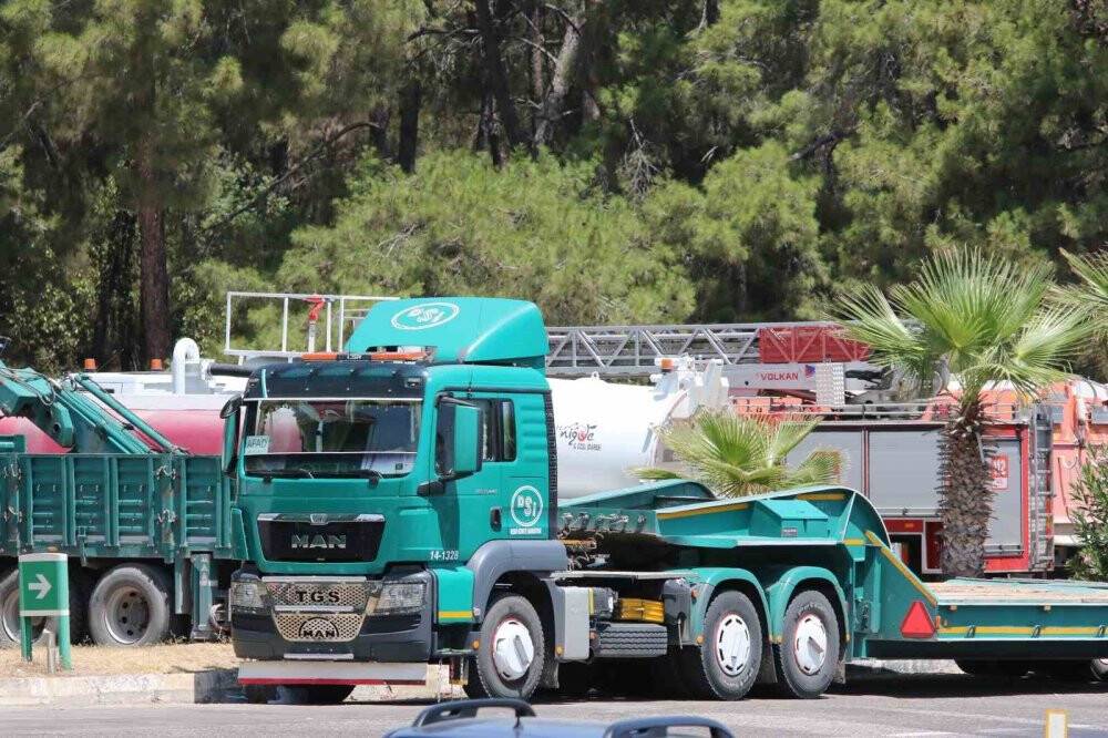 Kemer’deki orman yangınına müdahale 2. gününde devam ediyor