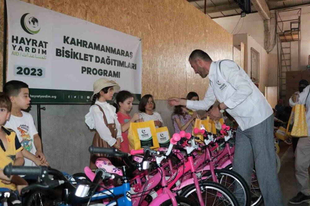 Yetim çocuklarına bisiklet hediyesi