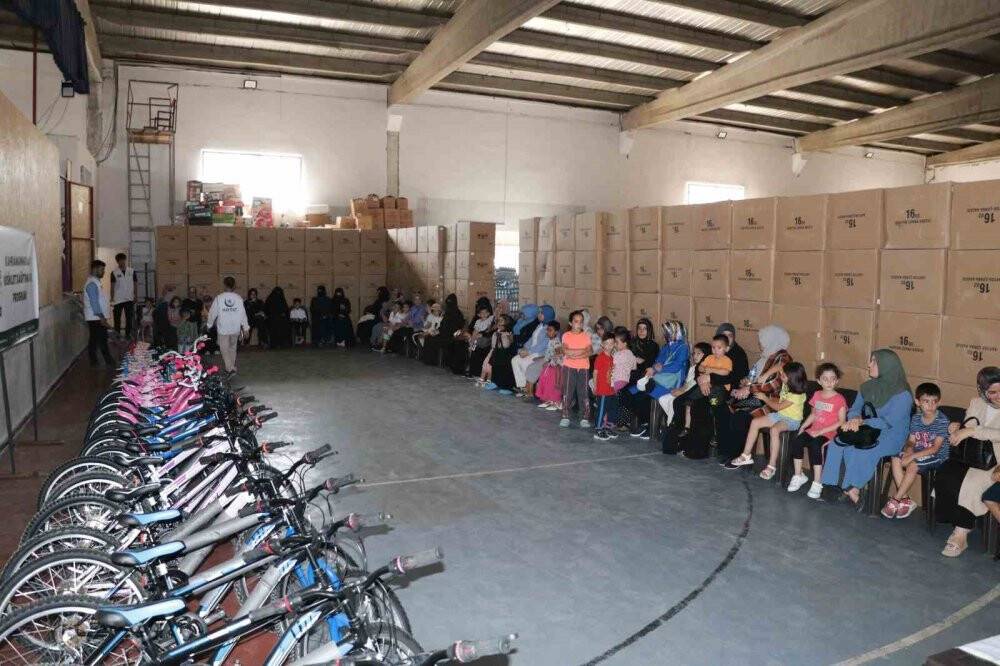 Yetim çocuklarına bisiklet hediyesi