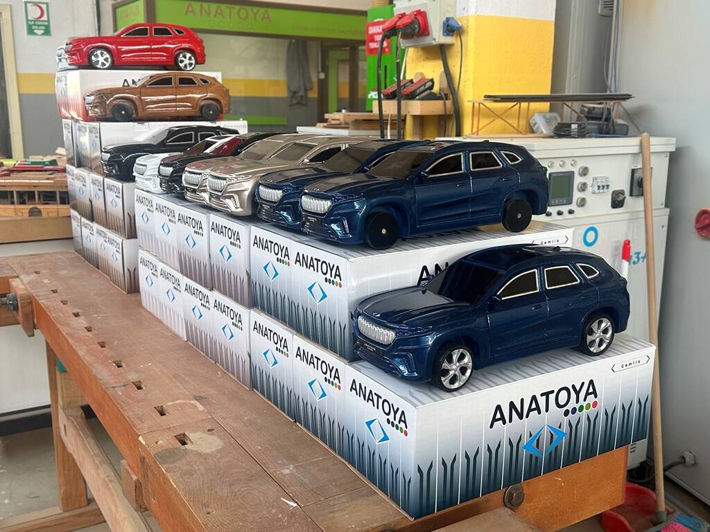 aa-20230728-31787348-31787342-turkiyenin-yerli-otomobili-toggun-ahsaptan-oyuncagini-uretiyorlar.jpg