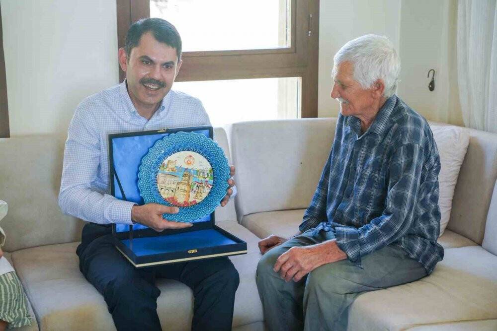 Murat Kurum, Manavgatlı İbrahim Deniz'i ailecek ziyaret etti