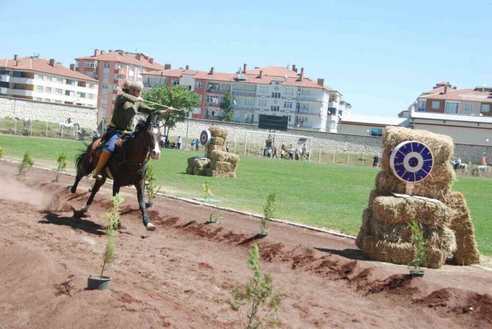 28 kulüp ve 18 ferdi sporcu Akşehir'de yarışacak