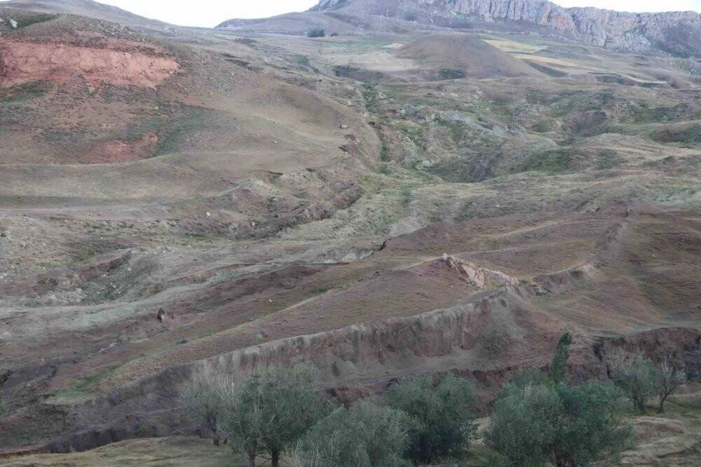 Ağrı Dağı’nda zirve yapan turistler, aşure yedi