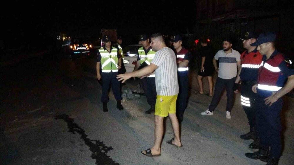 Otomobil kaza sonrası 7 metreden uçarak ters döndü: 4 yaralı