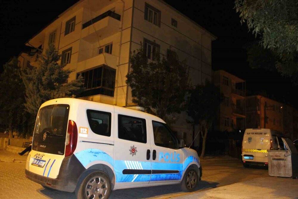 Uykudan uyandırıldı, evinin kapısında öldürüldü