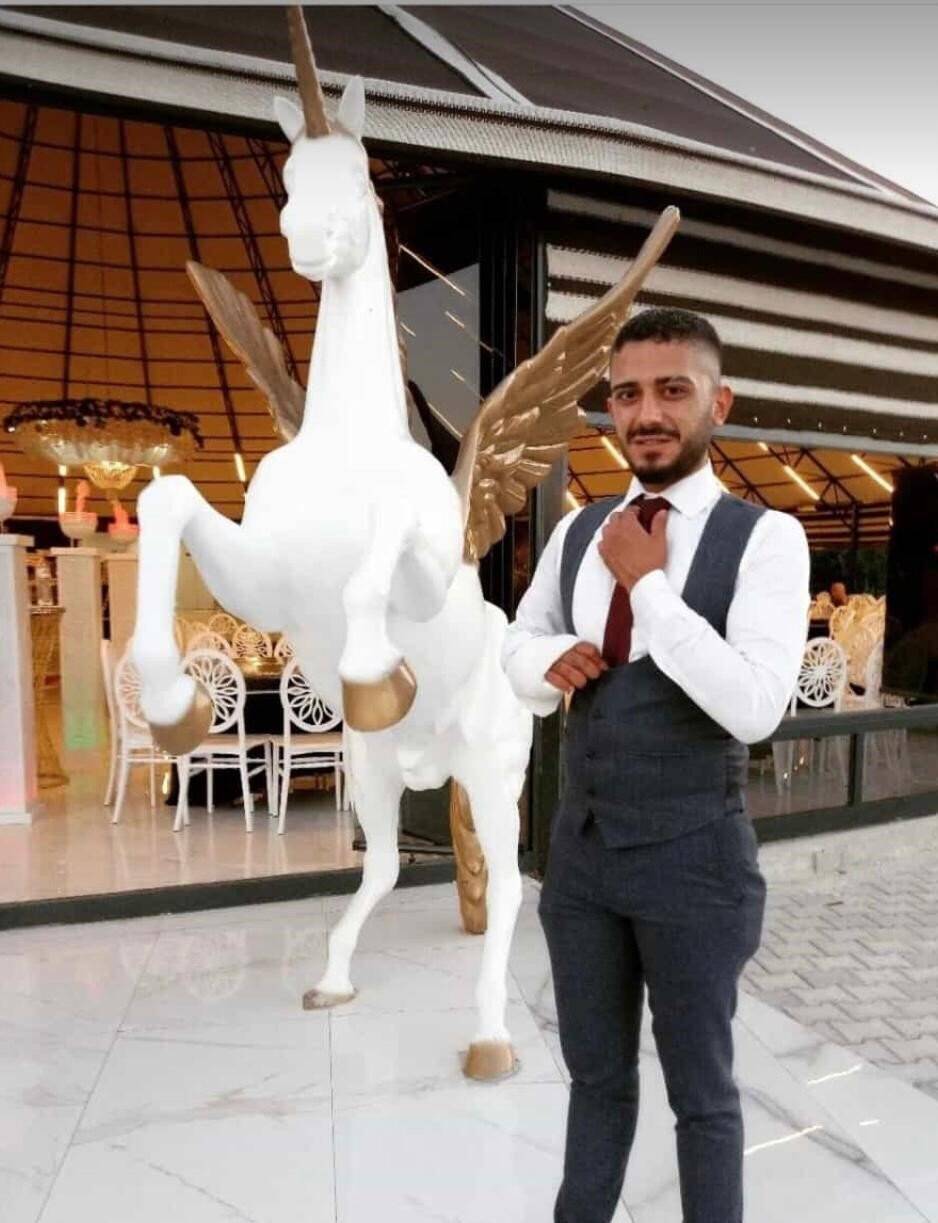 Uykudan uyandırıldı, evinin kapısında öldürüldü