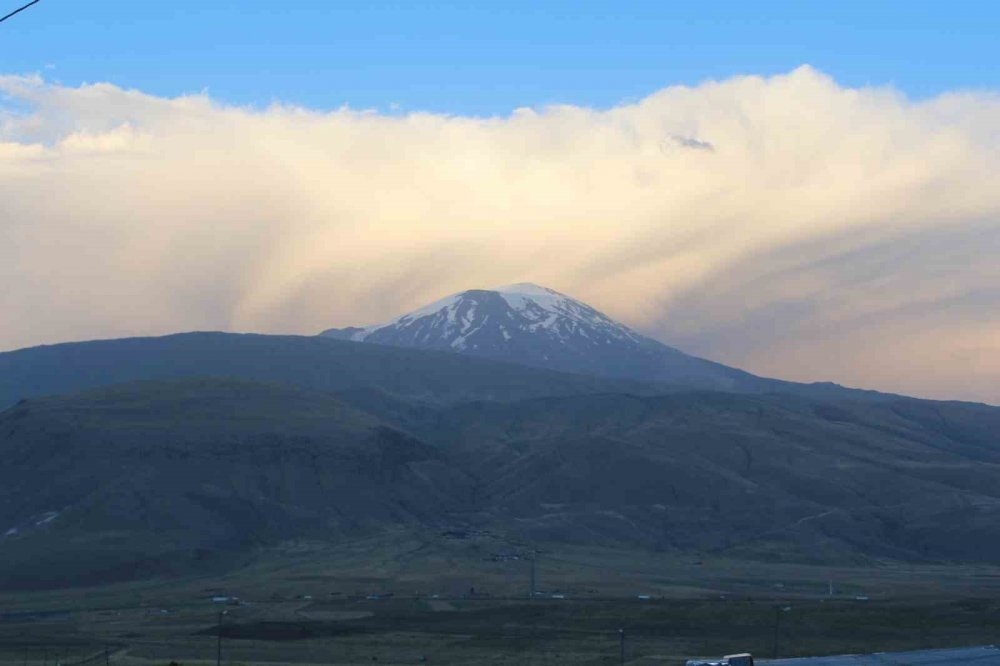 Ağrı Dağı eriyor