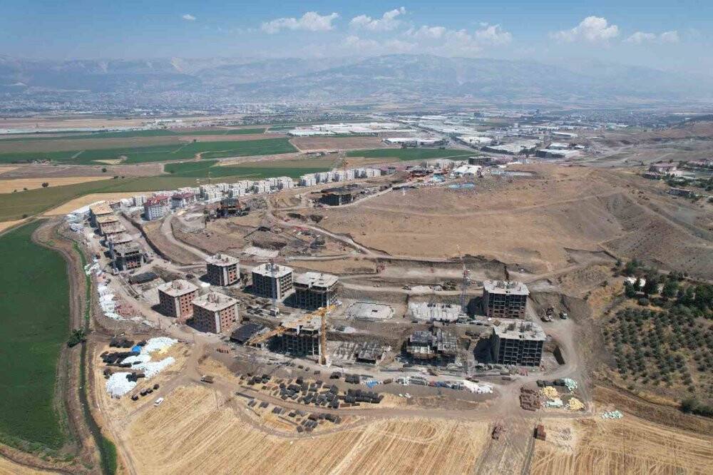 Depremin merkezi Kahramanmaraş'ta konutlar hızla yükseliyor