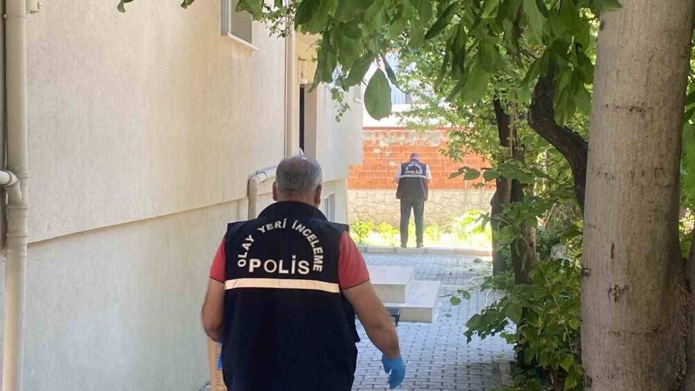 84 yaşında eşini bıçakladı