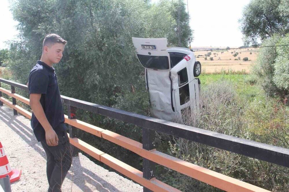 Konya'da hafif ticari araç dereye uçtu: 3 yaralı