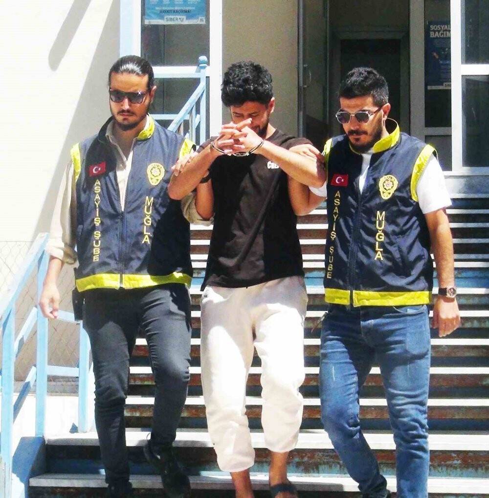 ‘Muğla’nın üstünde büyü var’ diyerek ormanı yakmış