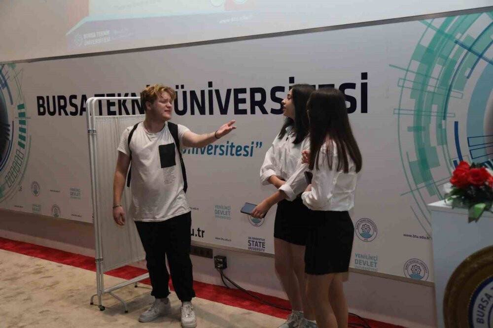 Bağımlılık tiyatro ile anlatıldı