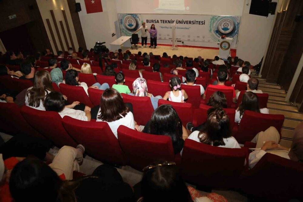 Bağımlılık tiyatro ile anlatıldı