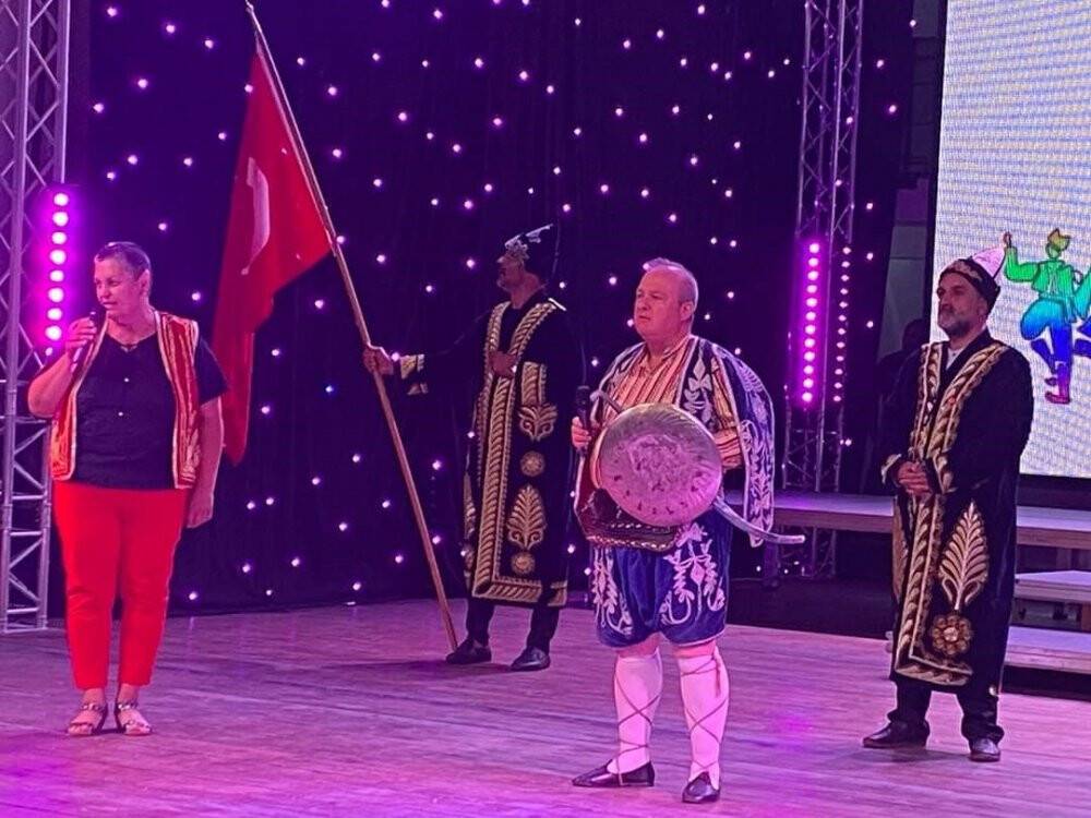 YAFEM Romanya’da dakikalarca ayakta alkışlandı
