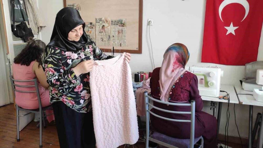 Depremzedeler için dikiş öğrendiler, geçim kaynakları oldu