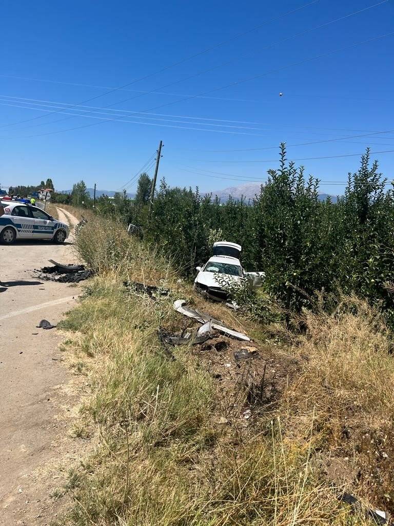 Konya-Isparta yolunda feci kaza: 4 araç birbirine girdi 9 yaralı