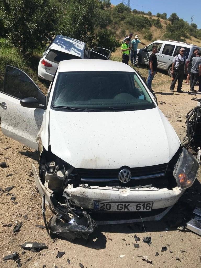 Konya-Isparta yolunda feci kaza: 4 araç birbirine girdi 9 yaralı