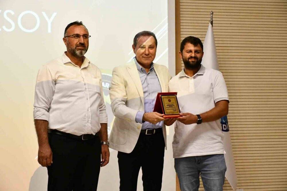 Kulu’da 25 yılını dolduran esnaflara plaket verildi