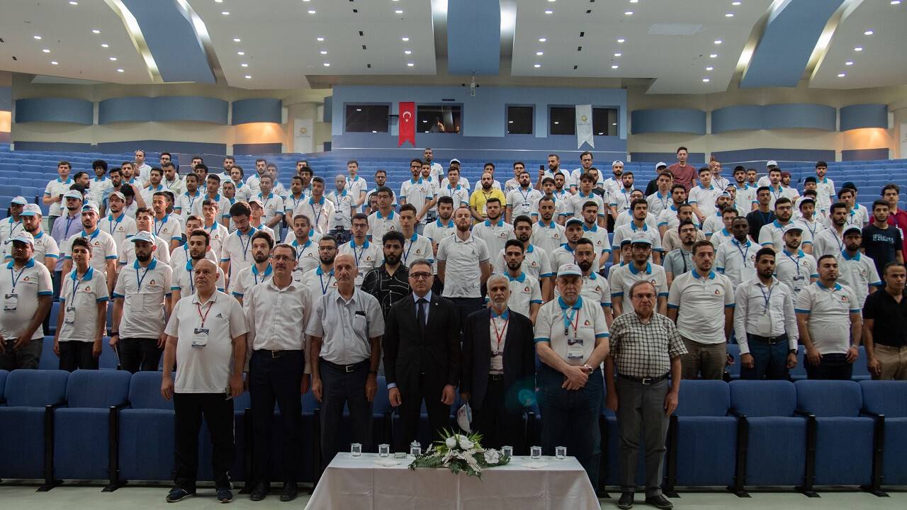 rektor-aksoy-altinci-yaz-genclik-kampinda-uluslararasi-ogrencilerle-bulustu-3.jpg