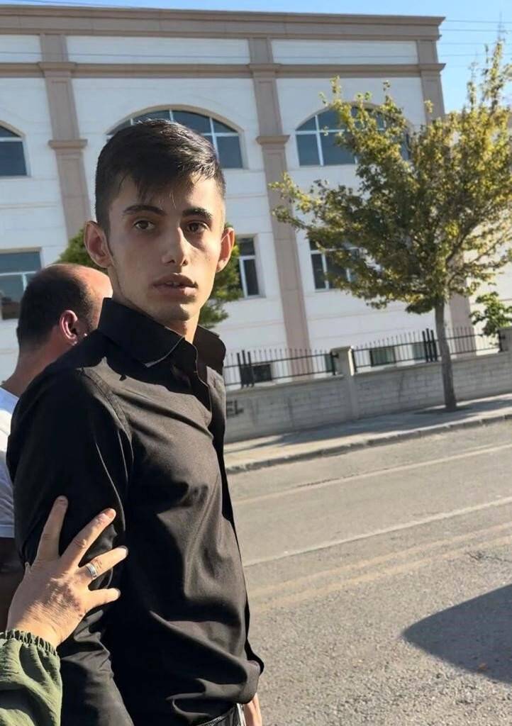 Aracın önünü kestiler! Döner bıçağı ile tehdit ettiler