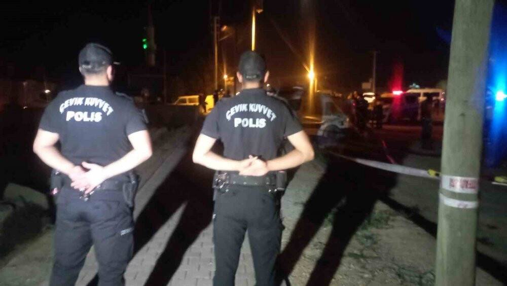 Kamyonet  hafif ticari araç çarpıştı: 1 ölü, 3 yaralı