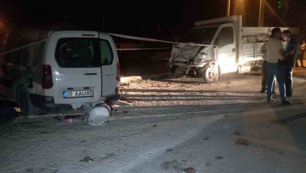 Kamyonet  hafif ticari araç çarpıştı: 1 ölü, 3 yaralı