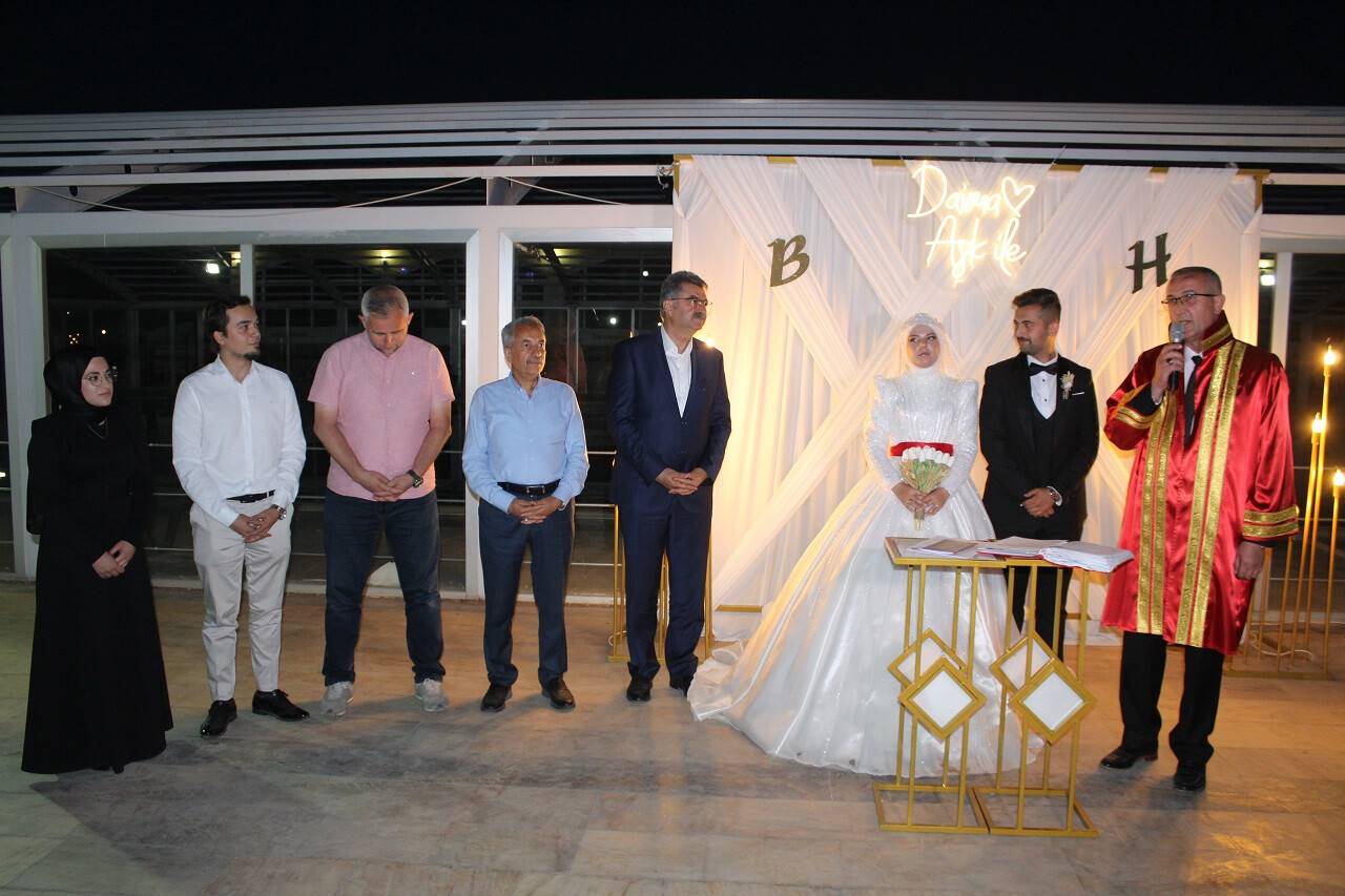 aa-20230806-31858636-31858633-belediye-baskani-oglunun-nikahini-kiydi-001.jpg